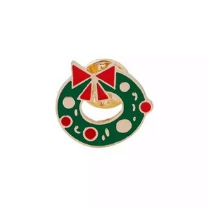 HOLIDAY WREATH ENAMEL PIN
